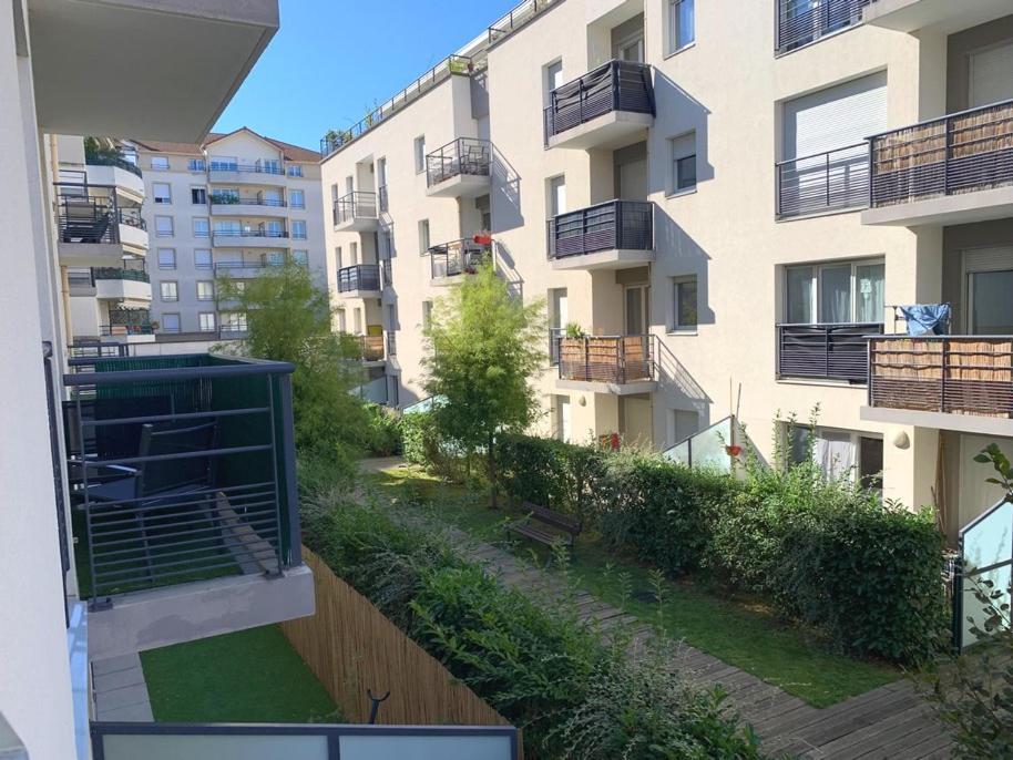 Beau Studio Tout Confort Au Calme Avec Parking . Apartment Villeurbanne Luaran gambar